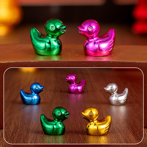 จี้เรซิ่นรูปเป็ดเคลือบสีสันสดใสสไตล์คาวาอี้ ขายส่งจำนวนมาก จี้พวงกุญแจเป็ดเรซิ่น 3 มิติ อุปกรณ์ตกแต่ง - Product Image 1