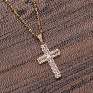 Collana con Pendente a Croce Cattolica con Zirconi Incastonati in Acciaio Inox 316 Placcato Oro 18K PVD Gioielli Raffinati per Donne e Uomini <span class=keywords><strong>2026</strong></span> - Product Image 3