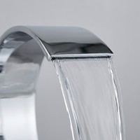 Robinet de salle de bain moderne à double poignée avec bec cascade et design à montage sur comptoir pour lavabo