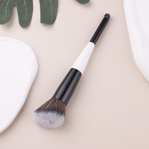 Pinceau de maquillage professionnel à double tête en poils synthétiques, pinceau de précision en bois pour estomper les fards à paupières, pinceau à blush pour gloss et baume à lèvres - Product Image 6