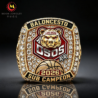 Bague de championnat personnalisée 2026 avec mascotte animale et forme carrée, idéale pour les passionnés de bagues de championnat de style universitaire