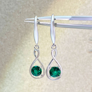Boucles d'oreilles pendantes hypoallergéniques en forme de poisson avec un seul zircon cubique rond, plaquées or 18 carats pour femmes, vente en gros - Product Image 3