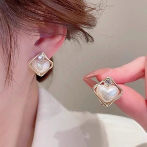 Elegant Cute Geometric Zircon Heart-shaped <b>Pearl</b> Stud Earrings Gold Plated Zinc Alloy Women's Party <b>Jewelry</b> Gift - Product Image 3