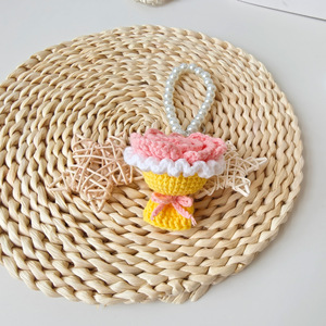 Llavero de ganchillo hecho a mano con mini ramo de algodón, colgante de claveles, girasoles y rosas, adorno floral con perlas de imitación - Product Image 5