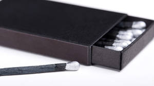 Scatole di Fiammiferi Piccole Ecologiche Rosse con Bastoncini Colorati, Stampa Logo Personalizzata, Scatole di Fiammiferi di Lusso per Uso con Candele - Product Image 4