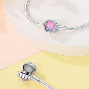 Pulsera de Plata de Ley 925 con Dijes de Circonita en Forma de Pata, Venta al por Mayor - Product Image 2