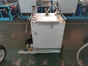 Machine de marquage routier à chaud intégrée avec fonction de fusion thermique pour lignes de stationnement - Product Image 5