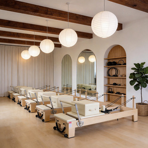 Cama de Pilates Multifuncional de Alta Calidad, Reformer de Pilates de Madera de Arce Resistente con Barra de Equilibrio para Estudio Boutique - Product Image 1