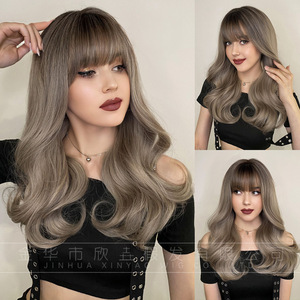 Perruque femme 22 pouces, cheveux bouclés, franges Qi, gris riz, teinture chimique, en fibre synthétique - Product Image 1