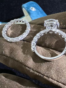 Anillo de Eternidad Personalizado para Mujer, en Plata de Ley con Moissanita VVS y Engaste Hexagonal Chapado en Oro Vintage, en Oferta - Product Image 4