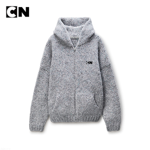 Pull à capuche surdimensionné en <span class=keywords><strong>laine</strong></span> épaisse gris avec logo crocheté à la main, fabriqué par un fabricant certifié GRS - Product Image 4