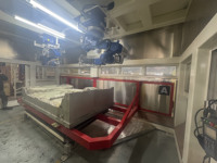 Robot de découpe à jet d'eau CNC inversé 6 axes haute précision avec table rotative fermée et pompe pour le traitement des intérieurs automobiles