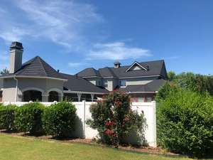 Tejas Metálicas con Recubrimiento de Piedra y Madera Estilo Sudafricano para Techos, Ideales para Zonas Costeras - Product Image 6