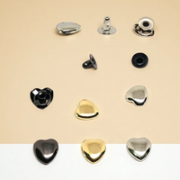Remaches de Corazón de Hierro Personalizados de Fábrica, Remaches Decorativos Resistentes para Bolsos, Cinturones, Gorras, Ropa, Vaqueros y Zapatos