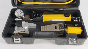 Equivalente a ENERPAC FSH-14 K, Separador Hidráulico de Bridas de 14 Toneladas, 700 Bares, Apertura de 80 mm, Kit Separador de Cuñas Tipo Dividido - Product Image 3
