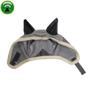 Masque anti-mouches pour chevaux noir avec protection des oreilles - Product Image 1