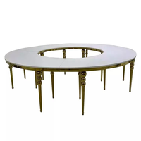 Tables de banquet modernes en acier inoxydable pour événements en plein air, avec un design élégant et durable pour les occasions formelles