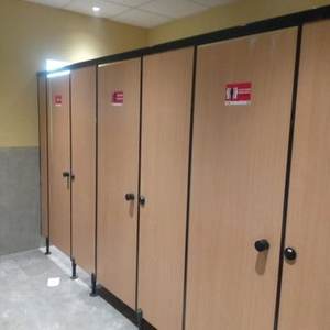 Mamparas de Acero Inoxidable para Baños, Diseño Moderno y Ecológico de Gopinath International, Fácil Montaje - Product Image 3