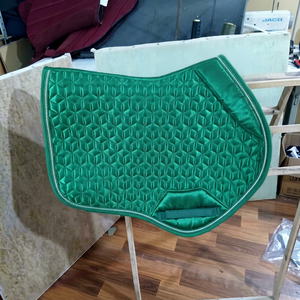 BRAND ZONE Tapis de selle matelassés personnalisés avec logo de marque, accessoires pour chevaux, tapis de selle, numnah, équipement équestre, équitation - Product Image 1