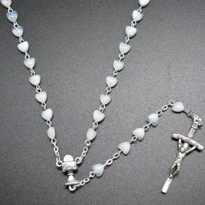 Regalo <span class=keywords><strong>de</strong></span> bautismo favores blanco Chapado en <span class=keywords><strong>plata</strong></span> corazón rosarios <span class=keywords><strong>de</strong></span> cuentas <span class=keywords><strong>de</strong></span> acrílico favores/Decenarios - Product Image 4