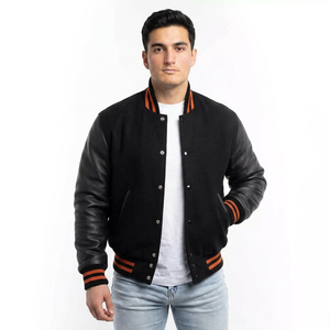 Chaqueta Varsity Negra con Mangas de Cuero y Ribete Naranja a Rayas, Chaqueta Bomber Personalizada con Cierre a Presión, Ropa Urbana, Ropa Exterior Universitaria - Product Image 1