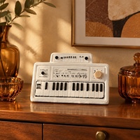 Figurine de mini-clavier en résine blanche, sculpture de table en forme de synthétiseur moderne pour la décoration de la salle de musique, du bureau et des étagères