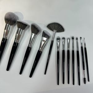 YRX BX101 12 pièces Ensemble de pinceaux de maquillage professionnels de luxe à logo personnalisé, manche en bois noir, poils synthétiques, marque privée pour femmes, visage - Product Image 2