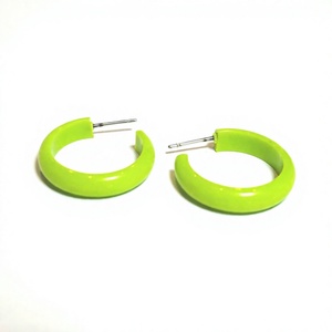 Pendientes de Aro de Resina Acrílica Verde Chartreuse Hechos a Mano, de Alta Calidad, Unisex, Joyería Moderna y Elegante para Mujer - Product Image 2