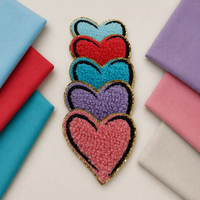 Patchs en chenille personnalisés en forme de cœur, thermocollants, brodés, avec bordure dorée à paillettes, pour veste universitaire