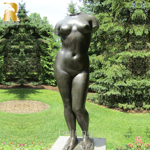 Escultura Clásica de Bronce de Mujer Desnuda para Decoración de Jardín Exterior en Venta - Product Image 5