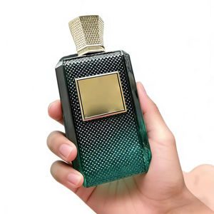 Parfum féminin en spray de 100 ml, senteur <span class=keywords><strong>bois</strong></span>ée, avec une fragrance longue durée et une mélange de notes fruitées douces, fraîches et épicées. - Product Image 5