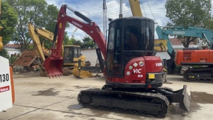 Mini-excavatrice universelle Yanmar ViO55, poids opérationnel de 5 tonnes, d'occasion, avec godet de terrassement, pompe hydraulique, couleur rouge - Product Image 3
