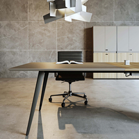 Manufacture directe de 12 personnes en forme de bateau moderne Table de réunion Mobilier de bureau en bois massif pour l'école