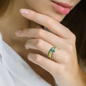 个性18k镀金全钻石祖母绿戒指简单微镶嵌立方氧化锆925纯银戒指