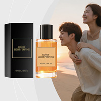 Parfum Unisexe en Gros OEM 50ml, Parfum Léger aux Couches de Fragrance Distinctes, Parfum Portable de Luxe Élégant au Bois de Cèdre
