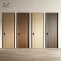 Porte intérieure de luxe en bois massif de style classique avec cadre et quincaillerie, porte en bois blanc avec motif sculpté