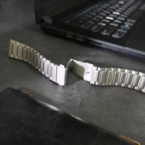 Fascia in titanio con fibbia piatta a forma di I da 22mm-per Samsung Watch6/5/4 e <span class=keywords><strong>Huawei</strong></span> <span class=keywords><strong>GT3</strong></span> <span class=keywords><strong>Pro</strong></span> - Product Image 3