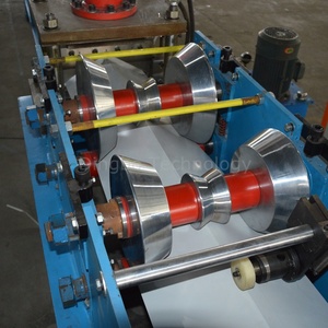 Tout nouveau rouleau de chapeau de crête hydraulique automatique formant la machine fabricant de tuiles de toit de contrôle PLC <span class=keywords><strong>pour</strong></span> les carreaux en aluminium et en acier coloré - Product Image 3