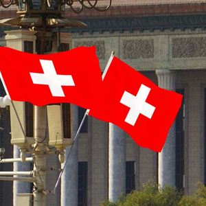 ธงสวิตเซอร์แลนด์ขนาด 3x5 ฟุต ทำจากผ้าโพลีเอสเตอร์ พร้อมห่วงทองเหลืองสองวง สำหรับแขวนผนัง ตกแต่งภายนอกและภายในอาคาร - Product Image 2