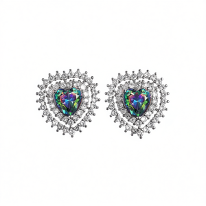 Élégantes boucles d'oreilles clous en forme de cœur pour femme, en zircon et strass de cristal, bijoux de fête, en alliage de zinc avec sertissage griffe, boucles d'oreilles tendance - Product Image 1