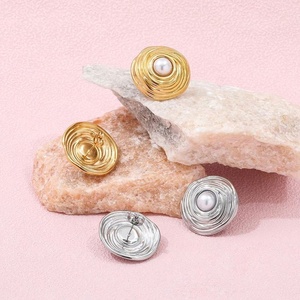 Joyería Personalizada de Alta Gama, Pendientes de Acero Inoxidable con Perlas de Imitación Chapadas en Oro de 18K, Estilo Vintage, Redondos y Grandes, con Textura, Joyería de Moda - Product Image 5