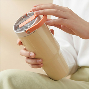 Bicchiere Termico Emode da 32oz in Acciaio Inox a Doppia Parete con Coperchio, Cannuccia e Manico Pieghevole per Caffè Freddo - Product Image 6
