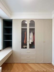 ארון בגדים מעוצב בסגנון צרפתי עם ארון תצוגה וארון בגדים לריהוט חדר שינה - Product Image 6