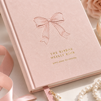 LABON - Agenda Semanal Personalizada con Cubierta de Tela Rosa Pálido, Lazo en Relieve, Texto en Dorado, Rastreador de Hábitos, Marcapáginas de Cinta de Perlas, OEM ODM