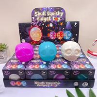 Lot de 12 jouets squishy crâne d'Halloween en gros, jouets anti-stress lumineux à presser en forme de crâne, cadeaux de fête d'Halloween