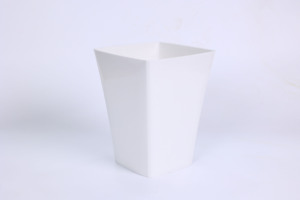 Pot de fleurs rectangulaire moderne en plastique PP, design à bords incurvés lisses, plusieurs options de finition, couleurs brillantes et mates pour table. - Product Image 3