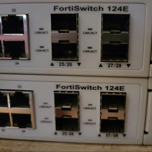 Commutateur FortiGate <span class=keywords><strong>FS</strong></span>-<span class=keywords><strong>124E</strong></span> L2 avec 24 ports GE RJ45 et 4 emplacements SFP GE, sans ventilateur, compatible avec le contrôleur de commutateur - Product Image 1