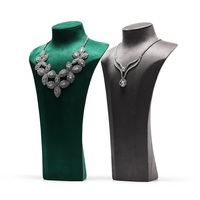Présentoir vertical de luxe en microfibre Digu pour colliers et bijoux, idéal pour vitrine et présentation de modèles
