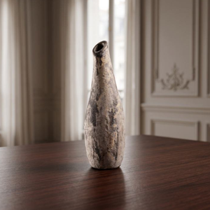 Jarrón alto y esbelto de cerámica Wabi Sabi, con una forma de arcilla orgánica de textura rugosa, 100% hecho a mano y esmaltado. - Product Image 2