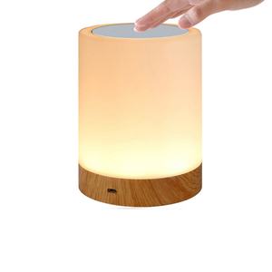 โคมไฟตั้งโต๊ะข้างเตียงลายไม้ ไฟ LED สัมผัสได้ ชาร์จ USB ได้ เปลี่ยนสีได้หลายสี พกพาสะดวก สำหรับห้องนอน - Product Image 1